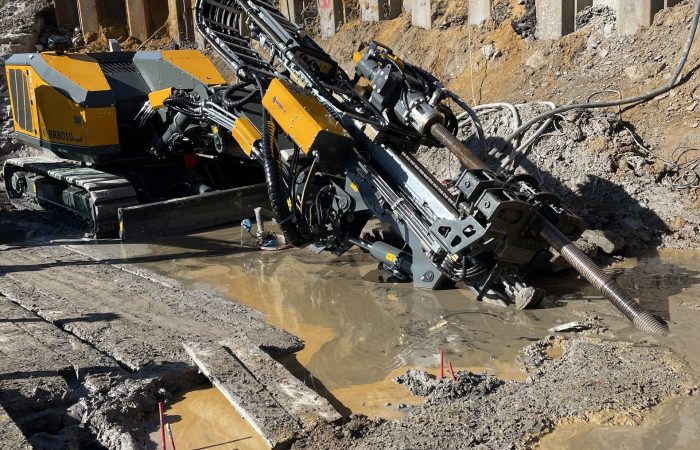 Mikropfähle auf einer Baustelle mit instabilen Bodenverhältnissen